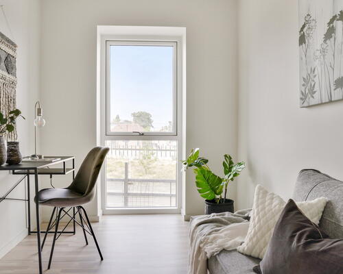 KUN 2 måneders depositium - Stor og lys hjørnelejlighed med fri udsigt