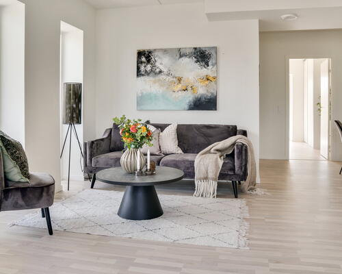 KUN 2 måneders depositium - Stor og lys hjørnelejlighed med fri udsigt