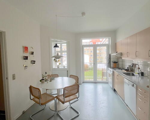 Stor og indbydende 3-værelses lejlighed med altan