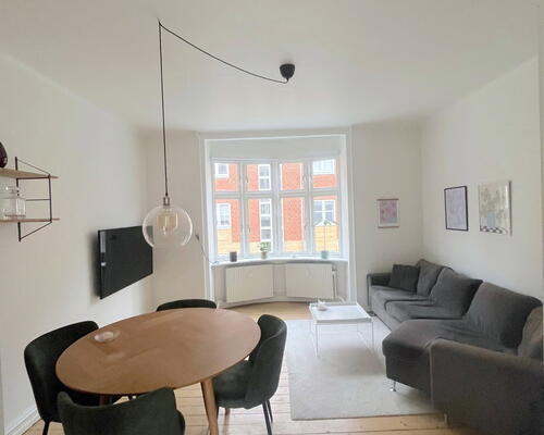 Stor og indbydende 3-værelses lejlighed med altan