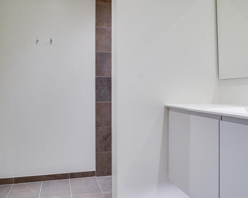 Stor og lys 2-værelses lejlighed med vestvendt altan