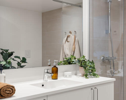 STOR RUMMELIG 2-VÆRELSES I AARHUS C