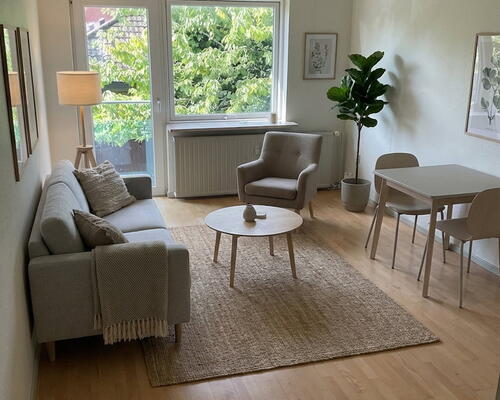 Lys 2-værelses på 46 m2 med grønt kig, parkering og ladestander