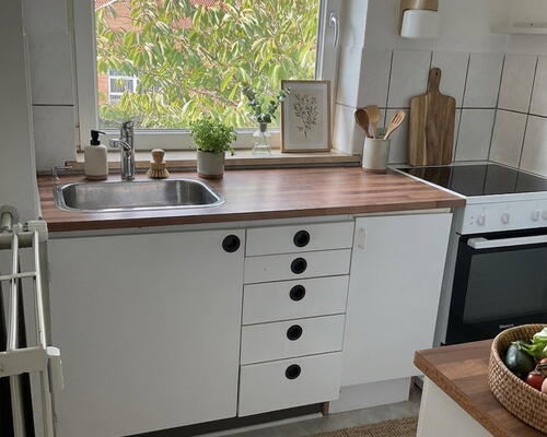 Lys 2-værelses på 46 m2 med grønt kig, parkering og ladestander