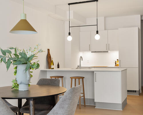 STOR 2-VÆRELSES MED ALTAN I AARHUS C