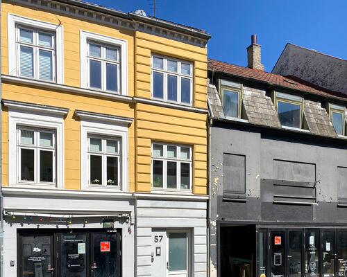 Lys og rummelig 1ér på kvisten