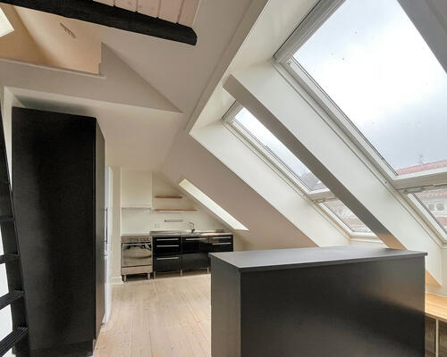 Lys og rummelig 1ér på kvisten