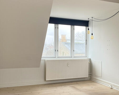 Lys og rummelig 1ér på kvisten