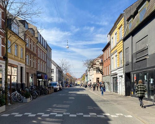 Lys og rummelig 1ér på kvisten