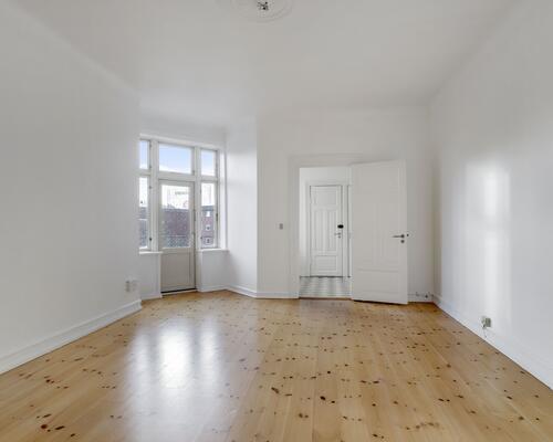 Smuk herskabslejlighed i Kongensgade med 2 altaner