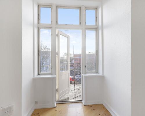 Smuk herskabslejlighed i Kongensgade med 2 altaner