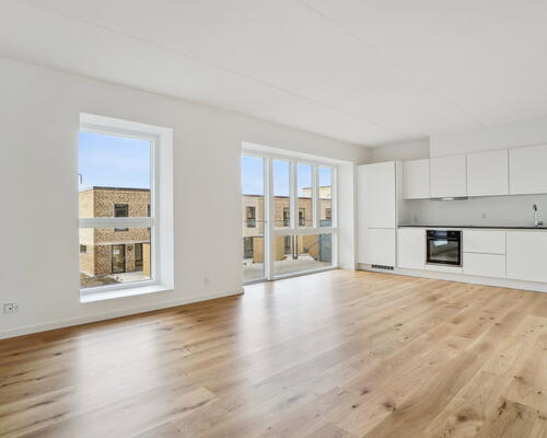 Skøn og lys delevenlig 5-værelses bolig med alt i hårde hvidevarer, to toiletter, depotrum og stor sydvendt altan - Ingen bindingsperiode!