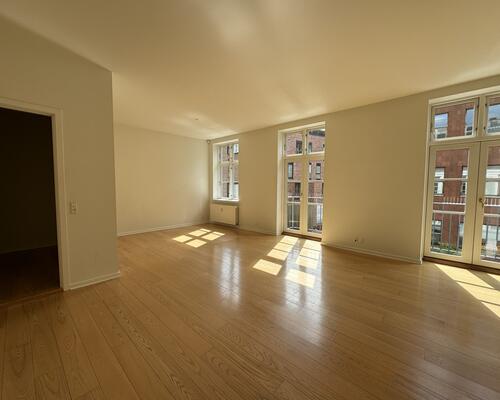 Moderne 2-værelses lejlighed med altan i hjertet af Odense