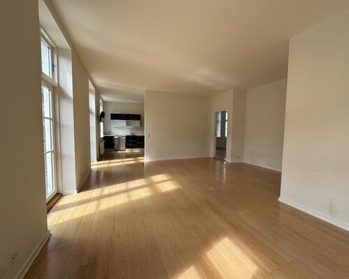 Moderne 2-værelses lejlighed med altan i hjertet af Odense