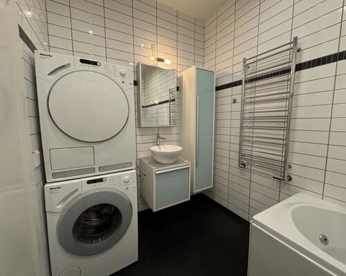 Moderne 2-værelses lejlighed med altan i hjertet af Odense