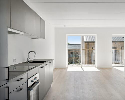 TO PLANS RÆKKEHUS TIL HELE FAMILIEN I SKØNNE OMGIVELSER