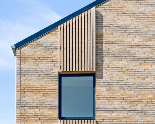 TO PLANS RÆKKEHUS TIL HELE FAMILIEN I SKØNNE OMGIVELSER