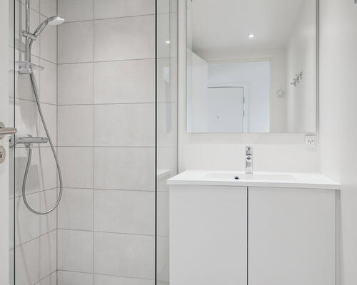 Skøn 3-værelses bolig med moderne materialevalg, optimal indretning og egen terrasse mod gården - Ingen bindingsperiode!