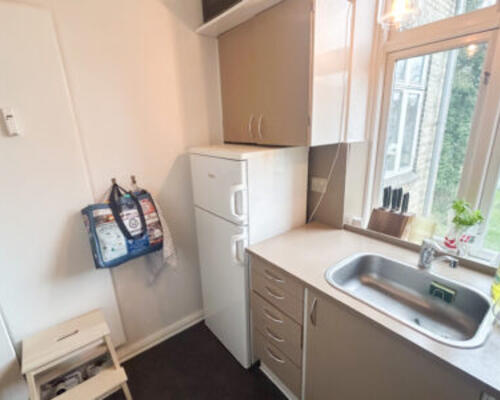 Hyggelig 2-værelses lejlighed med altan tæt på Aalborg Centrum