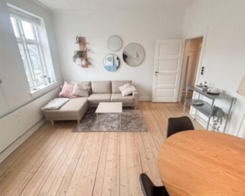 Hyggelig 2-værelses lejlighed med altan tæt på Aalborg Centrum