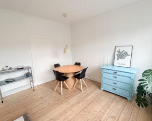 Hyggelig 2-værelses lejlighed med altan tæt på Aalborg Centrum