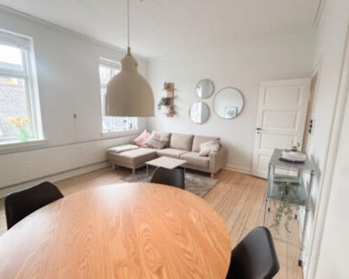 Hyggelig 2-værelses lejlighed med altan tæt på Aalborg Centrum