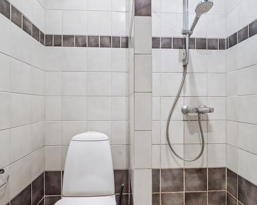 Flot og lys 2-værelses lejlighed med altan