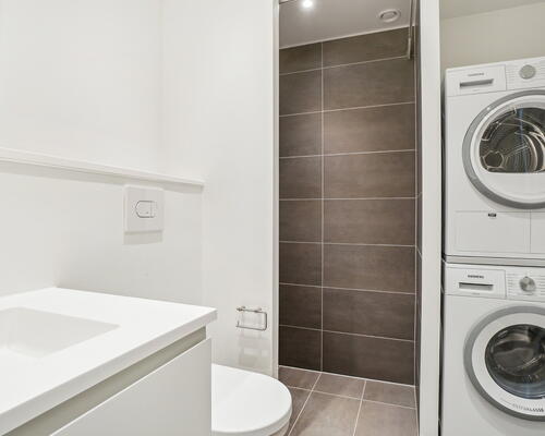 Skøn 2-værelses lejlighed med altan og stort soveværelse