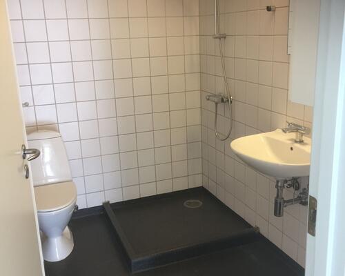 Flot lejlighed med altan på gågaden i Vejle