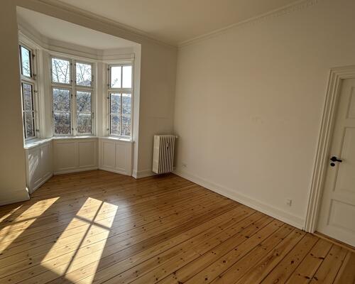 Charmerende 5-værelses bolig på Frederiksberg!