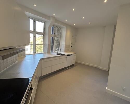 Charmerende 5-værelses bolig på Frederiksberg!