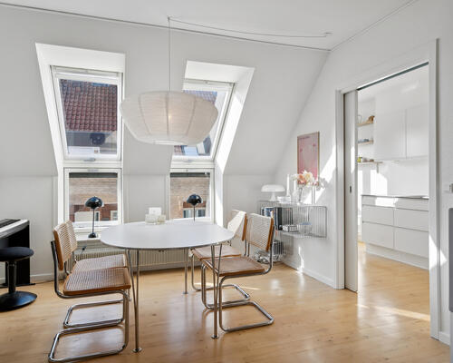 2 værelses nyere renoveret lejlighed på 69 m²