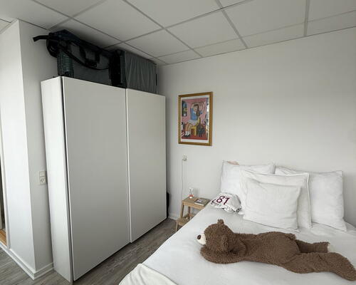 Lys 1-værelses med stor altan, bykig og elevator – 55 m2 med vaskemaskine