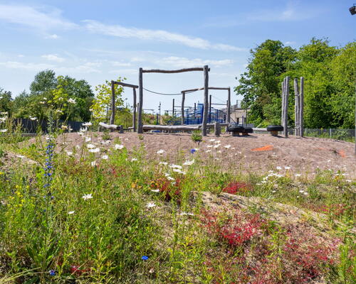Flot 4-værelses rækkehus med god planløsning, ekstra opbevarings plads, to toiletter og dejlig sydvendt terrasse og have - Ingen bindingsperiode!