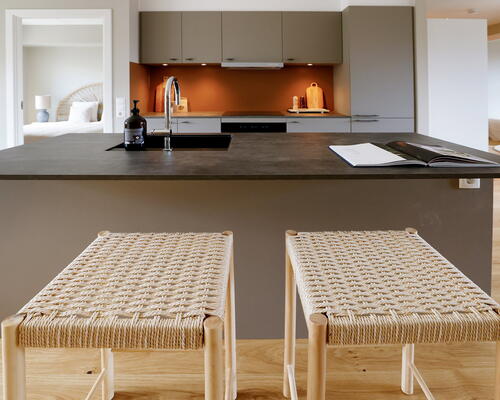 UN17 Søen - 4 vær. lejebolig med højt til loftet, og udgang til den grønne gård – Ideel familie- eller delebolig