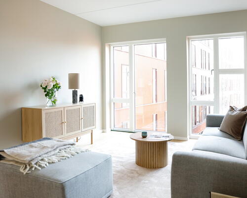 UN17 Søen - 4 vær. lejebolig med højt til loftet, og udgang til den grønne gård – Ideel familie- eller delebolig