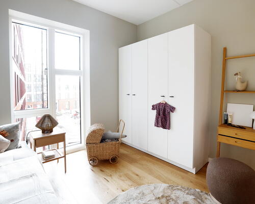 UN17 Søen - 4 vær. lejebolig med højt til loftet, og udgang til den grønne gård – Ideel familie- eller delebolig