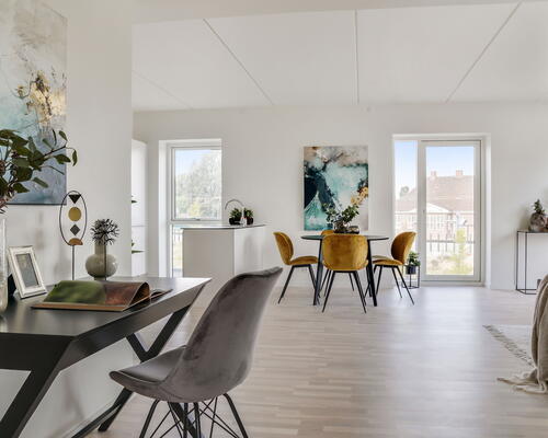 KUN 2 måneders depositium - Stor og lys hjørnelejlighed med fri udsigt