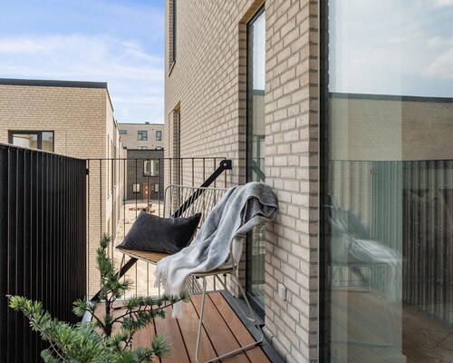 KUN 2 måneders depositium - Stor og lys hjørnelejlighed med fri udsigt