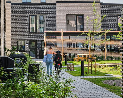 KUN 2 måneders depositium - Stor og lys hjørnelejlighed med fri udsigt