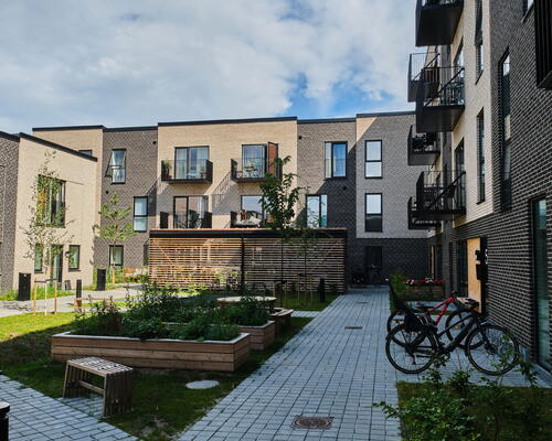 KUN 2 måneders depositium - Stor og lys hjørnelejlighed med fri udsigt