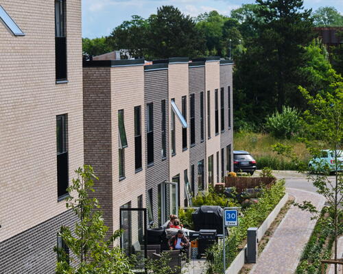 KUN 2 måneders depositium - Stor og lys hjørnelejlighed med fri udsigt