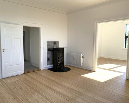 Stor 4 værelses lejlighed på lukket villavej centralt i Nyborg -133 Kvm