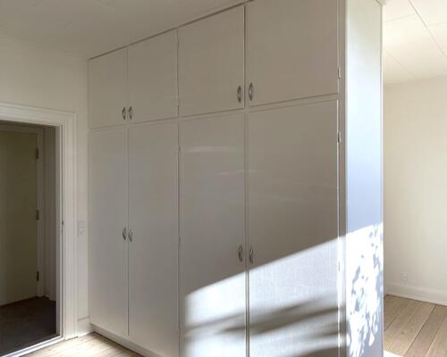 Stor 4 værelses lejlighed på lukket villavej centralt i Nyborg -133 Kvm