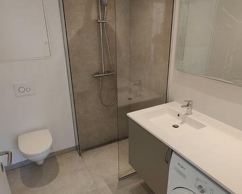 Velindrettet 2-værelses lejlighed på øverste sal i attraktive Porskjær Have