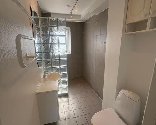 Stor nyere renoveret 4. værelses lejlighed