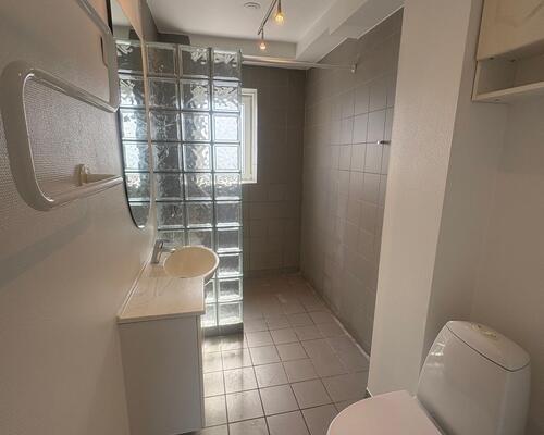 Stor nyere renoveret 4. værelses lejlighed