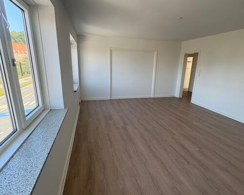 Stor nyere renoveret 4. værelses lejlighed