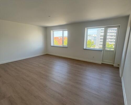 Stor nyere renoveret 4. værelses lejlighed