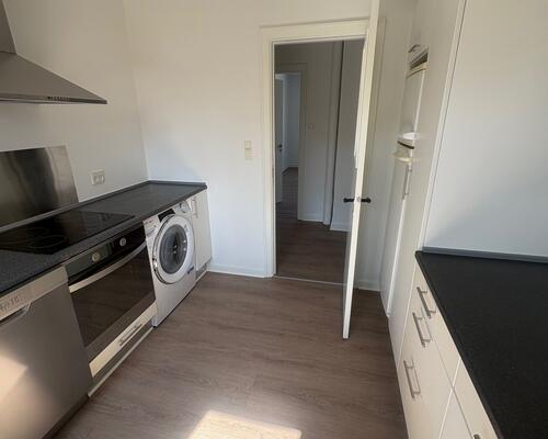 Stor nyere renoveret 4. værelses lejlighed